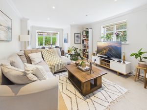 LIVING ROOM- click for photo gallery